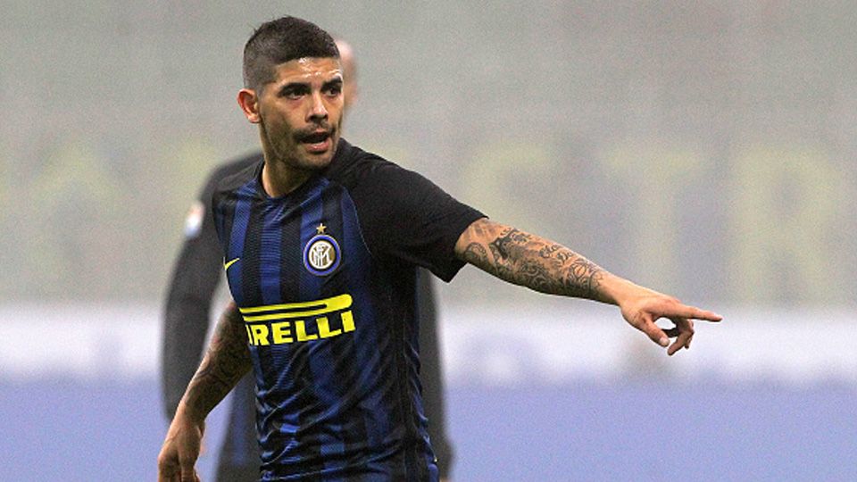 Gelandang tengah Inter Milan, Ever Banega dikabarkan akan segera hengkang ke klub China. Copyright: © Getty Images